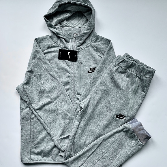 nike vapormax sweatsuit